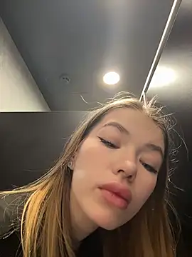 Dreamy Mia online show from 06-07-26, 03:17