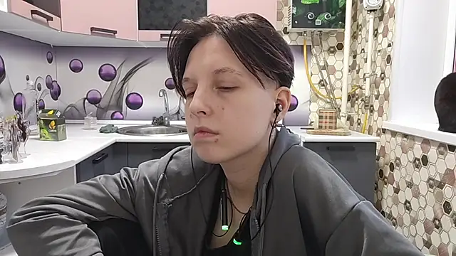 Snapshot of Saranade chatting on 06-06-26, 05:07 Saranade online show from 06-06-26, 05:07