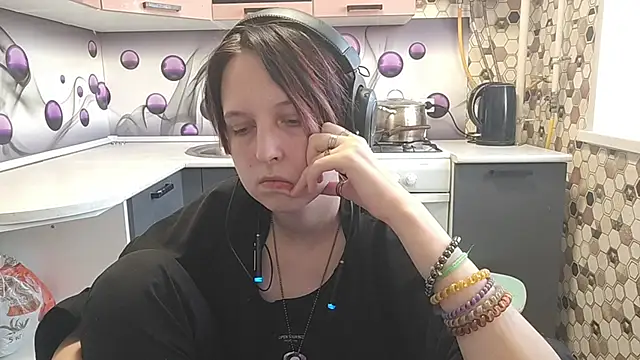Snapshot of Saranade chatting on 06-27-26, 05:08 Saranade online show from 06-27-26, 05:08