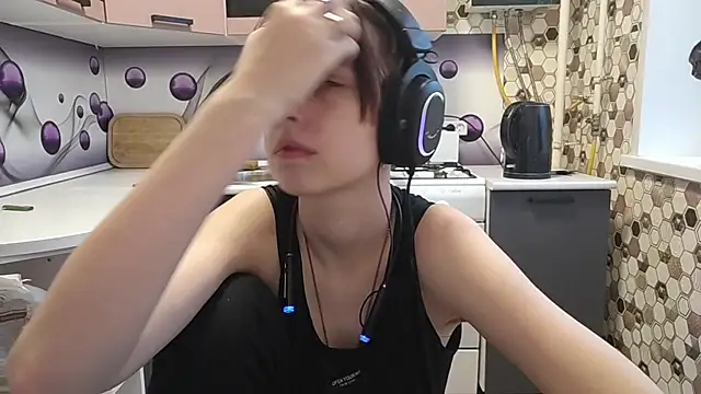 Snapshot of Saranade chatting on 07-19-26, 04:59 Saranade online show from 07-19-26, 04:59