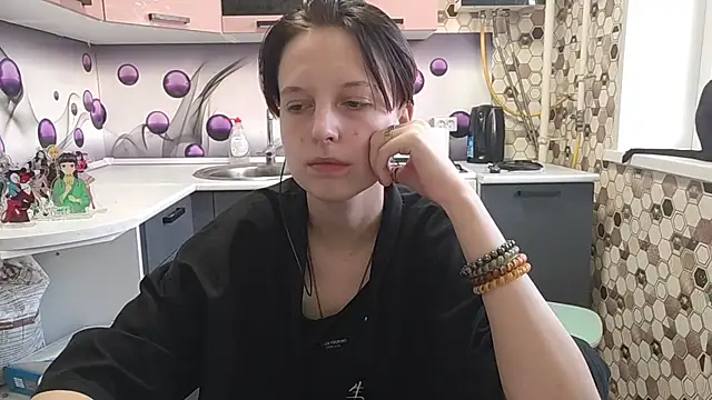 Snapshot of Saranade chatting on 06-12-26, 05:00 Saranade online show from 06-12-26, 05:00