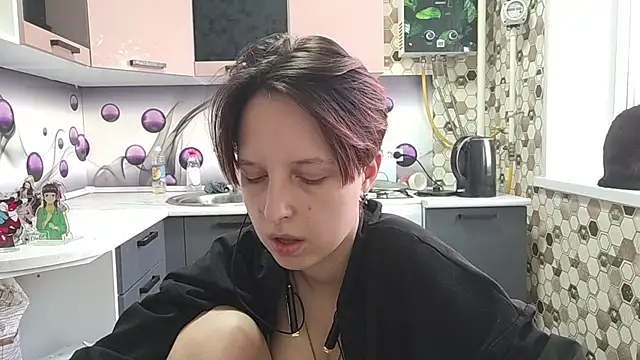 Snapshot of Saranade chatting on 06-14-26, 05:03 Saranade online show from 06-14-26, 05:03