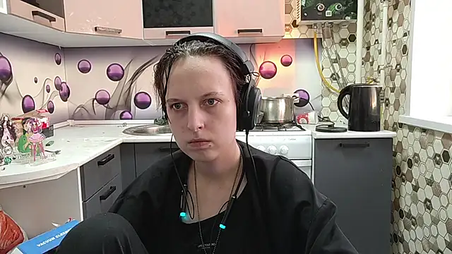 Snapshot of Saranade chatting on 06-21-26, 04:57 Saranade online show from 06-21-26, 04:57