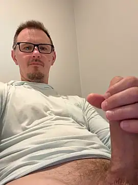 Hardpaul85 online show from 06-17-26, 02:05