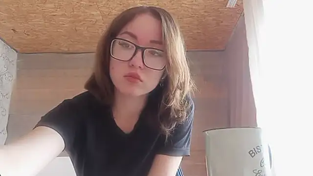 Snapshot of OliviaMoment chatting on 06-05-26, 10:21 OliviaMoment online show from 06-05-26, 10:21