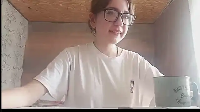 Snapshot of OliviaMoment chatting on 07-06-26, 08:21 OliviaMoment online show from 07-06-26, 08:21