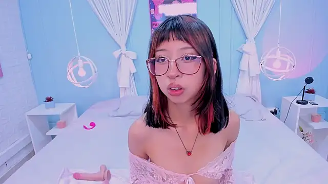 Snapshot of Venus_Rouge chatting on 07-10-26, 03:39 Venus Rouge online show from 07-10-26, 03:39