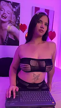 Lara petit online show from 06-14-26, 06:31