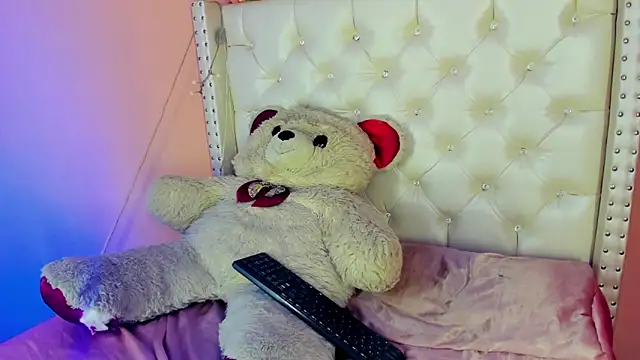 valentinee xo online show from 06-19-26, 05:02