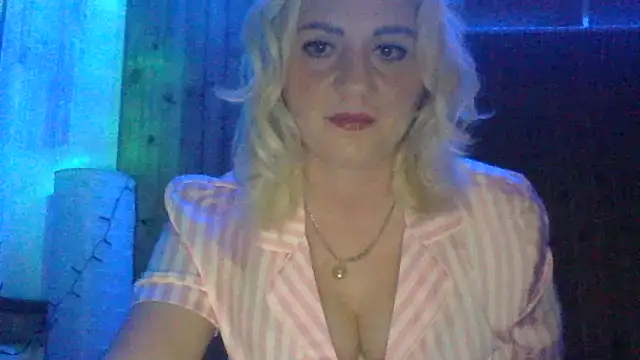 Snapshot of LunaaKiss chatting on 06-03-26, 10:25 LunaaKiss online show from 06-03-26, 10:25