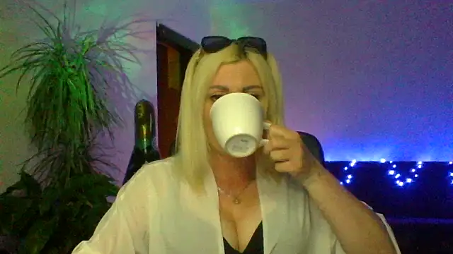 Snapshot of LunaaKiss chatting on 06-30-26, 09:15 LunaaKiss online show from 06-30-26, 09:15