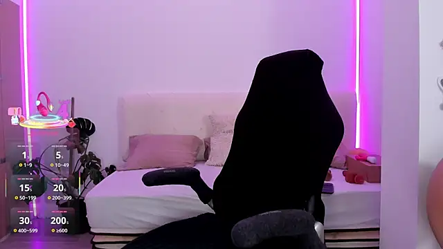 LindaWhite  online show from 10-30-25, 11:19