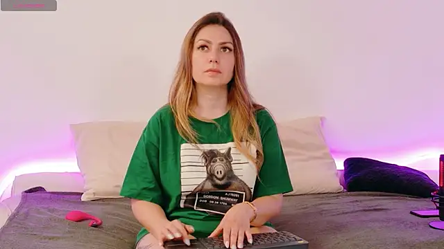 LindaWhite  online show from 05-21-26, 04:04