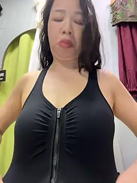 Snapshot of honghong_mother chatting on 06-25-26, 01:03 honghong mother online show from 06-25-26, 01:03