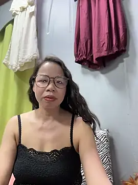 Snapshot of honghong_mother chatting on 06-21-26, 01:00 honghong mother online show from 06-21-26, 01:00