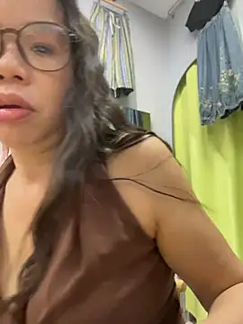 Snapshot of honghong_mother chatting on 07-06-26, 12:12 honghong mother online show from 07-06-26, 12:12