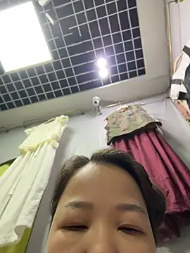 Snapshot of honghong_mother chatting on 06-26-26, 12:27 honghong mother online show from 06-26-26, 12:27