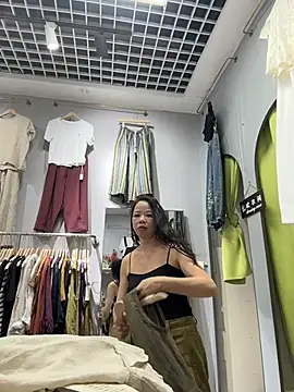 Snapshot of honghong_mother chatting on 07-20-26, 10:50 honghong mother online show from 07-20-26, 10:50
