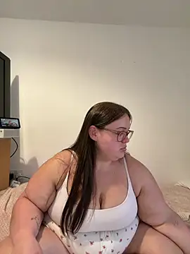 Snapshot of LillyMaexx chatting on 06-20-26, 08:47 LillyMaexx online show from 06-20-26, 08:47