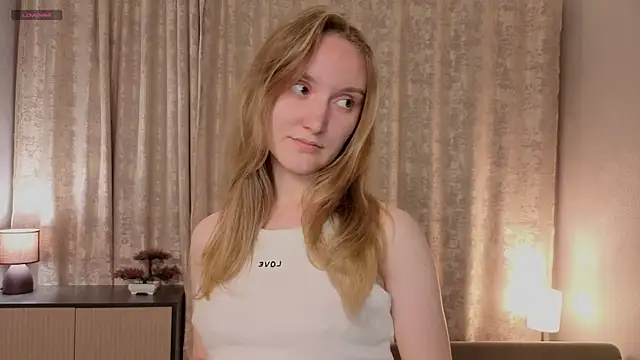 JenevaLitalien online show from 06-19-26, 06:03