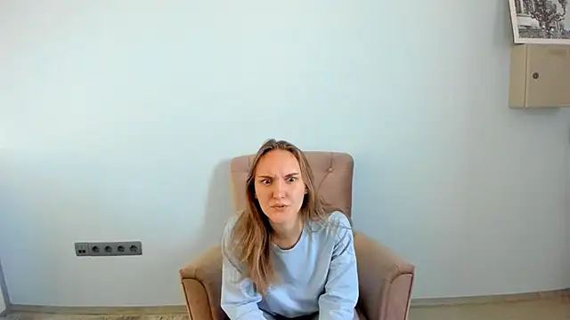 JenevaLitalien online show from 05-31-26, 08:09