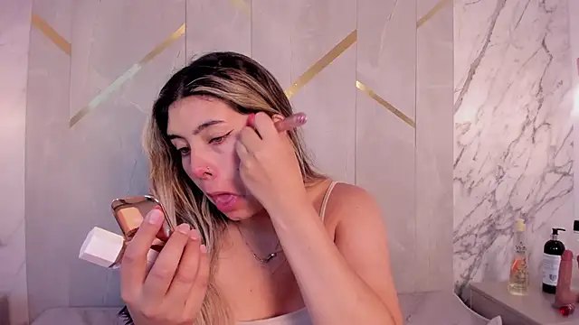 ChloeBelle  online show from 06-17-26, 12:15