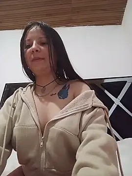 Snapshot of DafneNicole chatting on 06-16-26, 01:33 DafneNicole online show from 06-16-26, 01:33