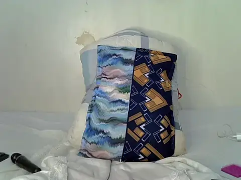 pretty lunaa online show from 06-15-26, 07:35