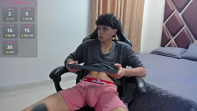 Snapshot of Ithan_Hott chatting on 07-11-26, 04:24 Ithan Hott online show from 07-11-26, 04:24