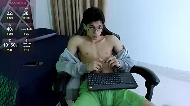 Snapshot of Ithan_Hott chatting on 06-19-26, 03:45 Ithan Hott online show from 06-19-26, 03:45