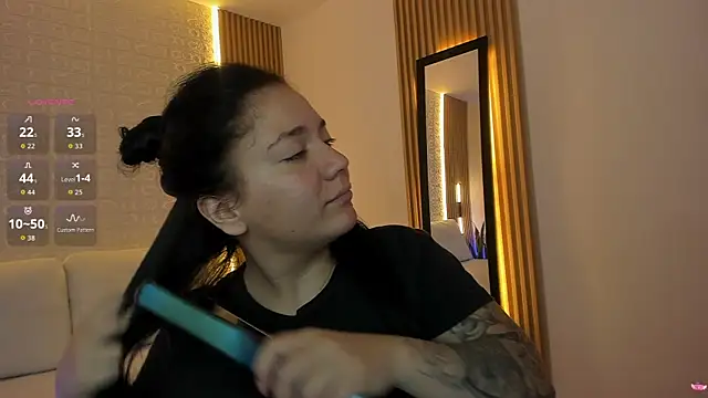 Snapshot of rebecaa_grey chatting on 06-27-26, 02:45 rebecaa grey online show from 06-27-26, 02:45