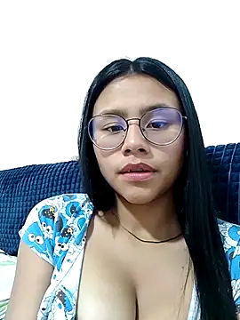Snapshot of Sofielovee-01 chatting on 06-20-26, 01:32 Sofielovee-01 online show from 06-20-26, 01:32