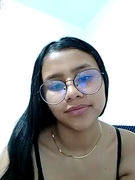 Snapshot of Sofielovee-01 chatting on 07-12-26, 01:12 Sofielovee-01 online show from 07-12-26, 01:12