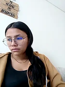 Sofielovee-01 online show from 06-01-26, 12:16