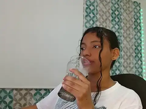 Isabellacarson online show from 06-17-26, 05:56