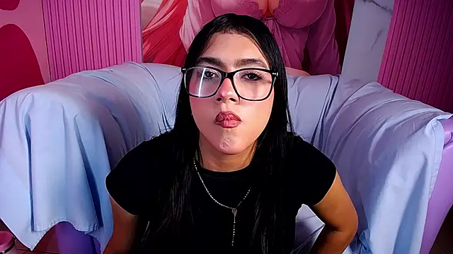 Holly Watson  online show from 07-10-26, 02:33