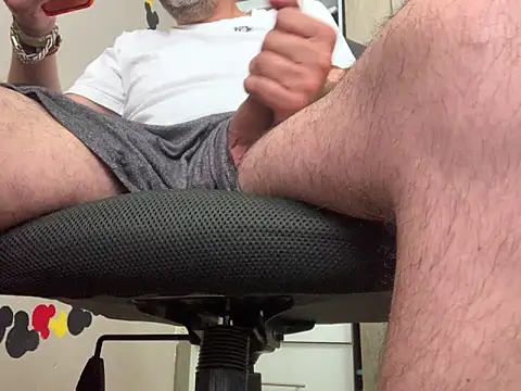 Snapshot of sexwolf16 chatting on 06-07-26, 04:23 sexwolf16 online show from 06-07-26, 04:23