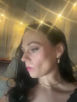 LeahbX online show from 06-07-26, 05:01