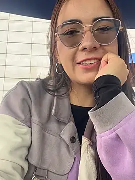 arilynn  online show from 06-18-26, 03:50