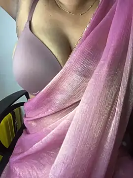 Snapshot of sexyveena chatting on 06-07-26, 02:33 sexyveena online show from 06-07-26, 02:33