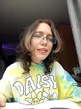 Snapshot of AliceCutness chatting on 06-11-26, 02:44 AliceCutness online show from 06-11-26, 02:44