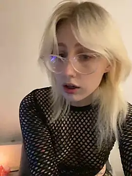Snapshot of xp_blondie chatting on 06-21-26, 08:14 xp blondie online show from 06-21-26, 08:14