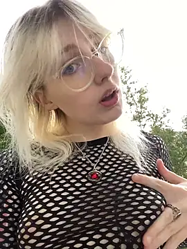 Snapshot of xp_blondie chatting on 06-22-26, 11:40 xp blondie online show from 06-22-26, 11:40