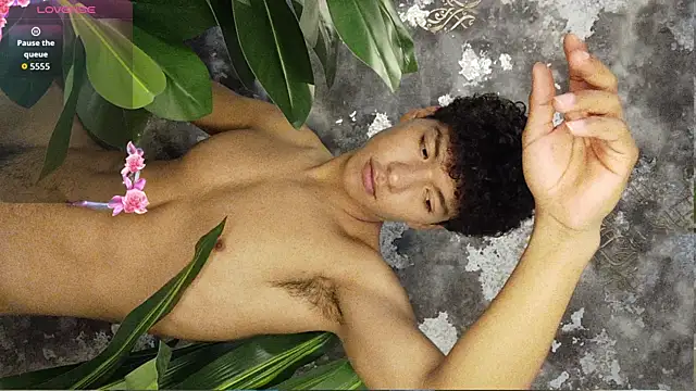Snapshot of Maximiliano_Young chatting on 06-28-26, 11:05 Maximiliano Young online show from 06-28-26, 11:05