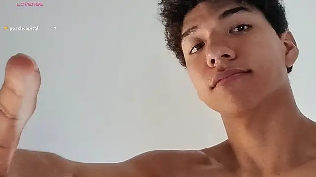 Snapshot of Maximiliano_Young chatting on 07-15-26, 12:34 Maximiliano Young online show from 07-15-26, 12:34