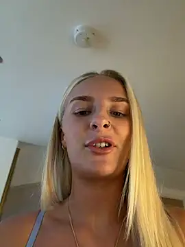 Snapshot of Millymae_ chatting on 07-02-26, 06:36 Millymae online show from 07-02-26, 06:36