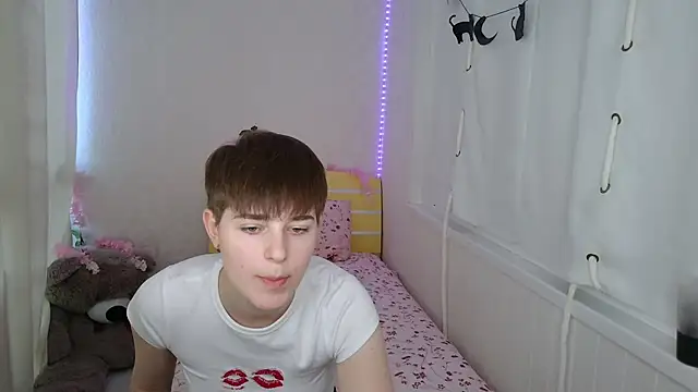EmyHills online show from 06-14-26, 03:57