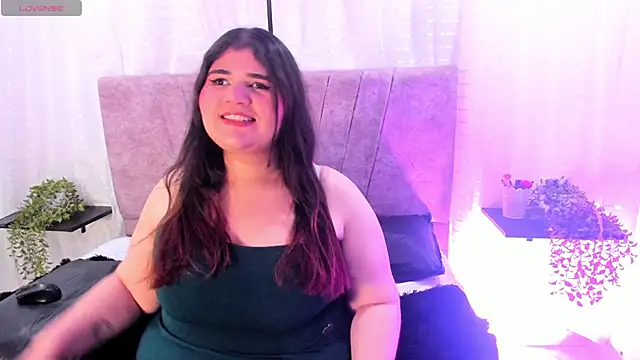 Emilie Jones online show from 06-09-26, 07:48