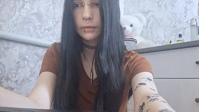 KrissyHiott online show from 06-21-26, 04:29