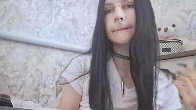 KrissyHiott online show from 06-18-26, 08:24